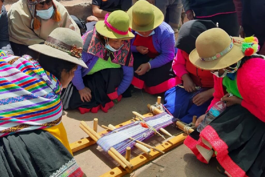Mujeres aprendiendo